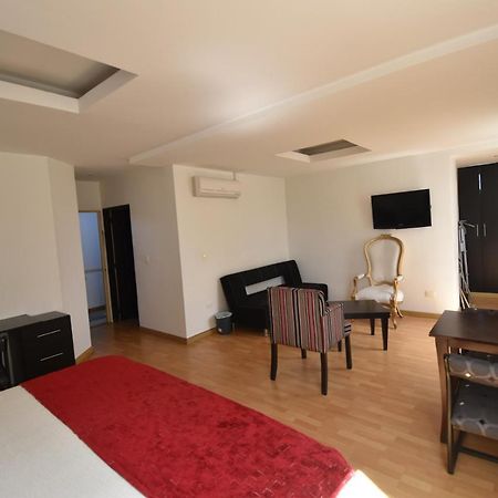 ארמניה Hotel Bolivar Plaza מראה חיצוני תמונה